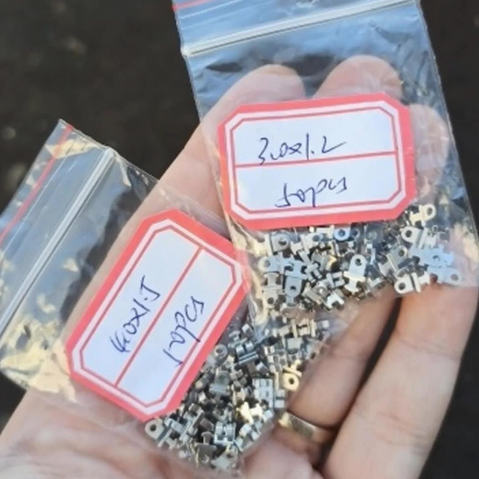 Zawias do okularów, 50 sztuk zębów pojedyncze zawiasy do okularów srebrne różne rozmiary plastikowa uszkodzona stal zastępcza(3.5x1.5mm)