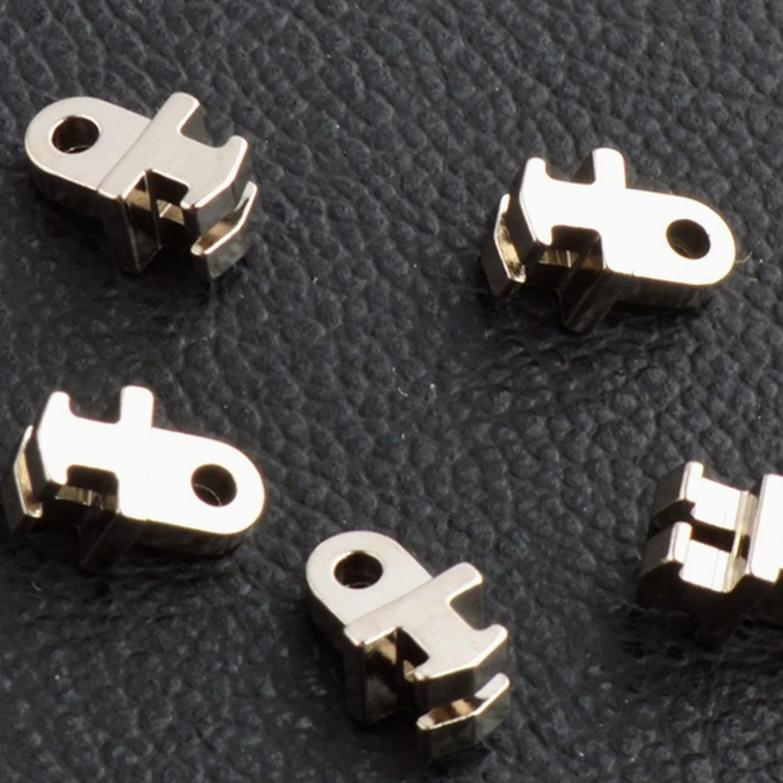 Zawias do okularów, 50 sztuk zębów pojedyncze zawiasy do okularów srebrne różne rozmiary plastikowa uszkodzona stal zastępcza(3.5x1.5mm)