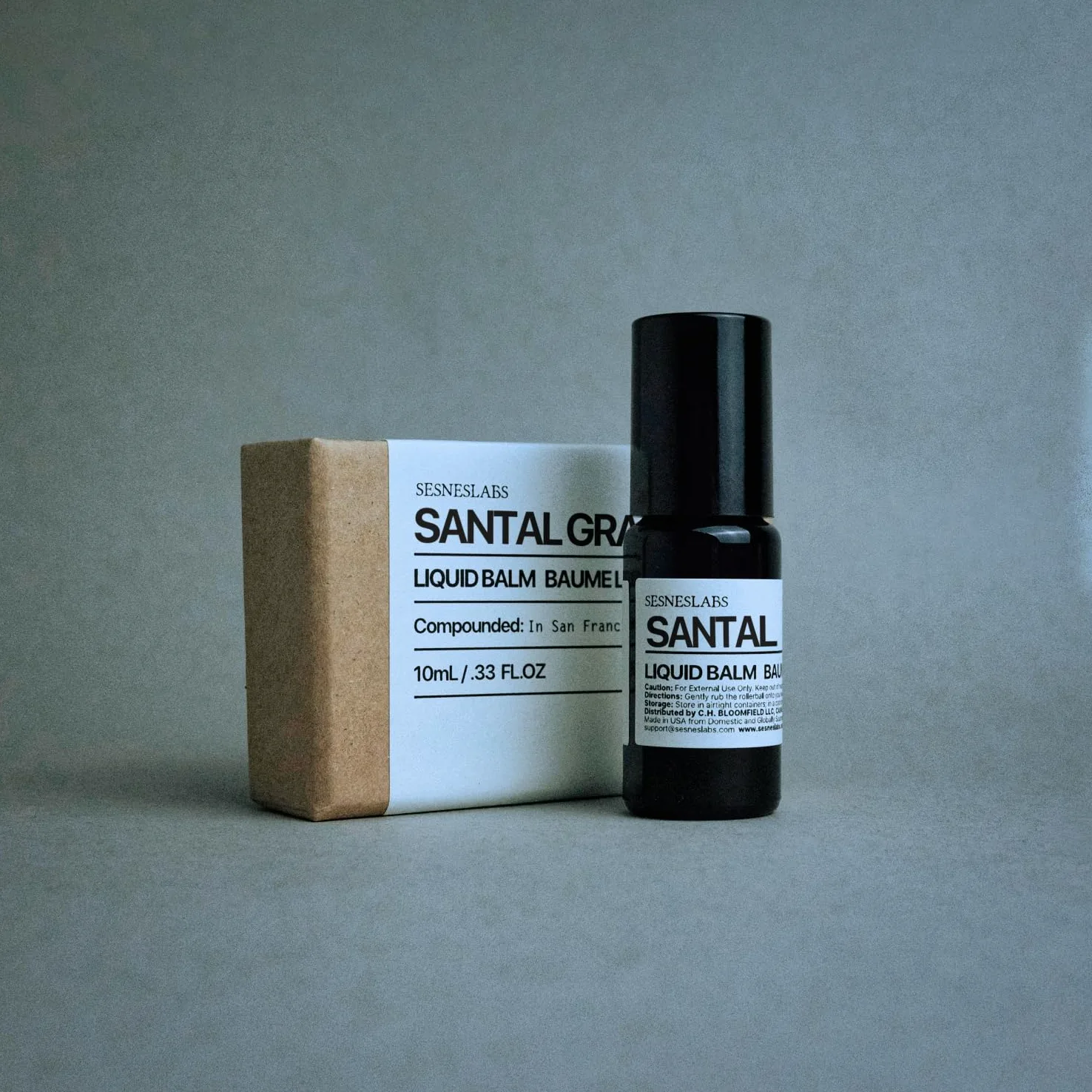 sesneslabs Santal Grass Roll-On Bezalkoholowy marker zapachowy, niszowy zapach, eukaliptus, papirus, kardamon, mieszanka olejków eterycznych z drzewa sandałowego, jednolity zapach dla mężczyzn i